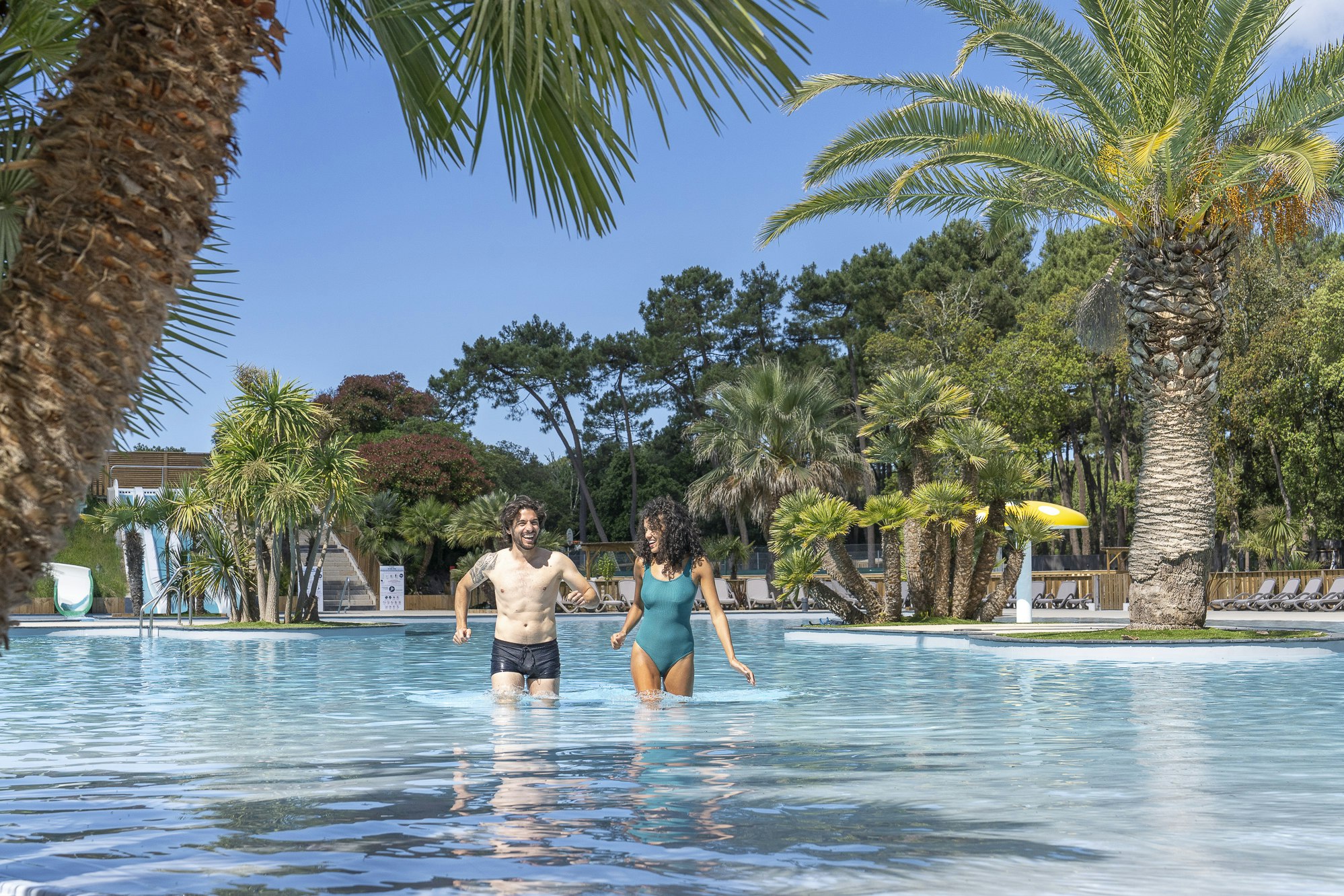 Yukadi Village Le Logis - Paar im Pool