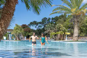 Yukadi Village Le Logis - Paar im Pool