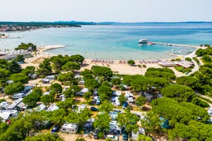 Zaton Holiday Resort - Campingplatz aus der Vogelperspektive