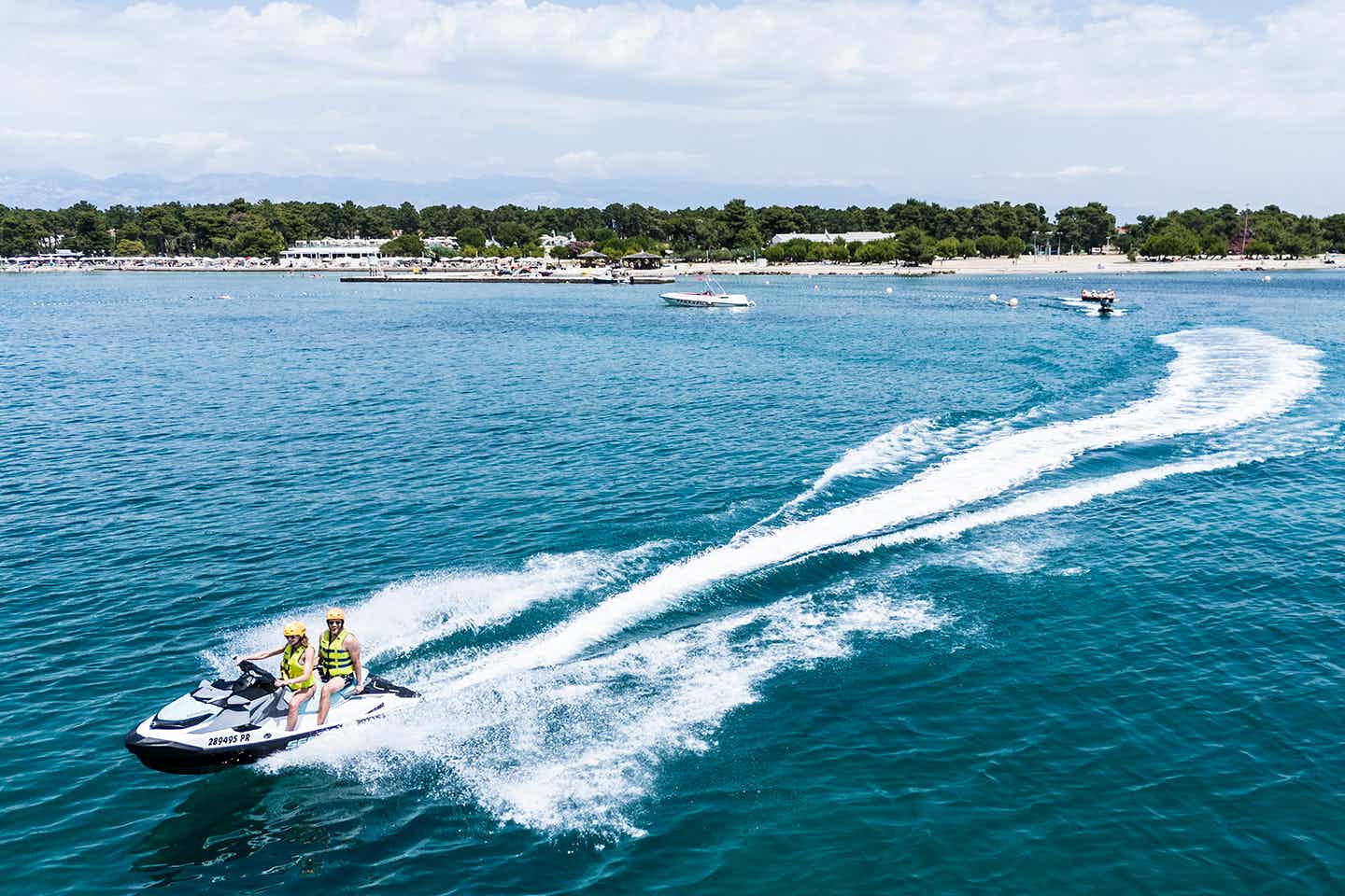 Zaton Holiday Resort - Jetskifahren als Freizeitaktivität