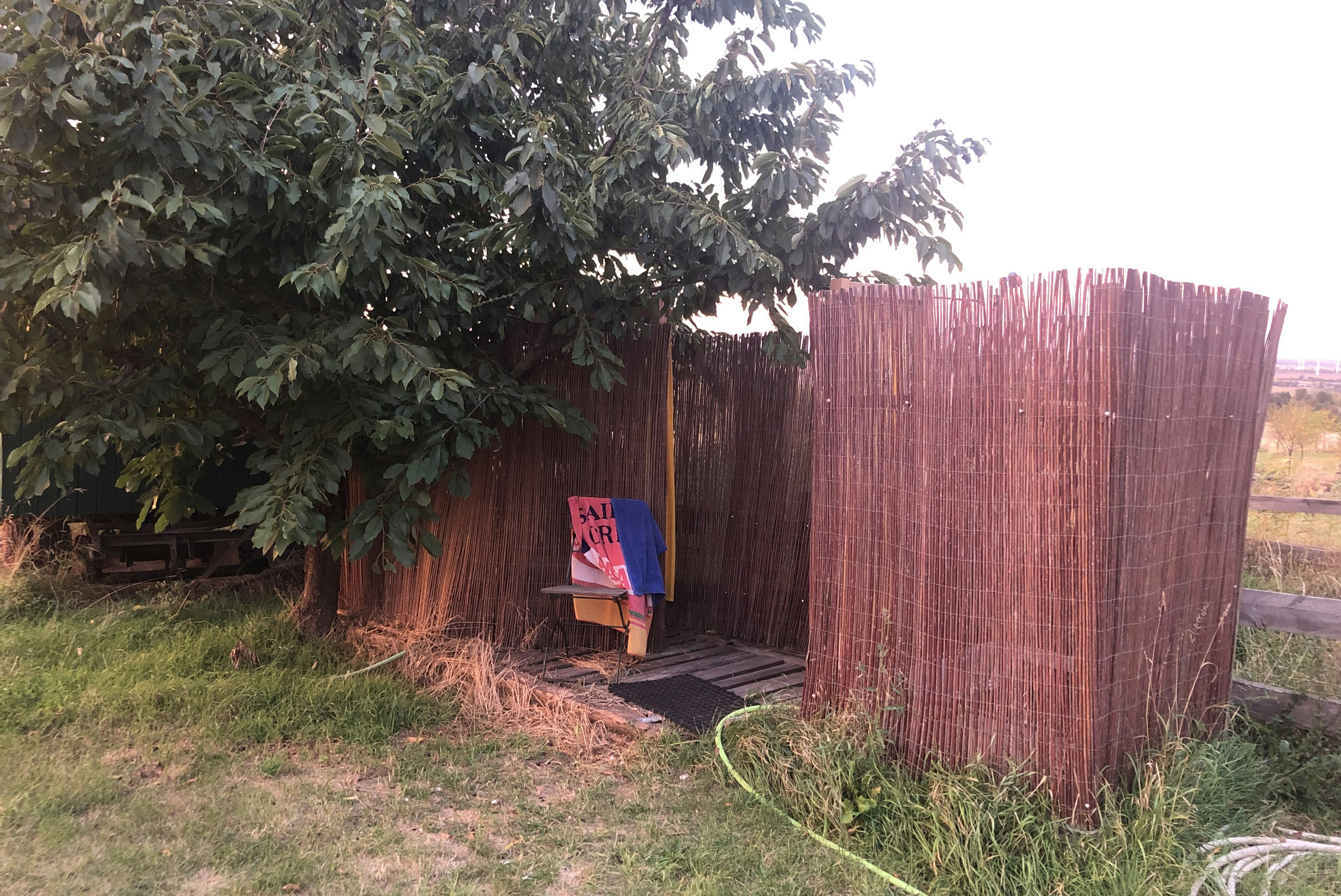 Zeltwiese Löbejün - Outdoor-Duschen auf dem Campingplatz