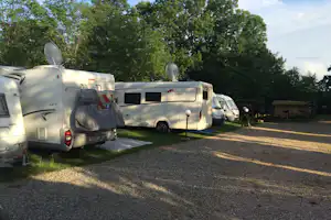 Zornića Kuća - Wohnmobil- und Wohnwagenstellplätze auf dem Campingplatz