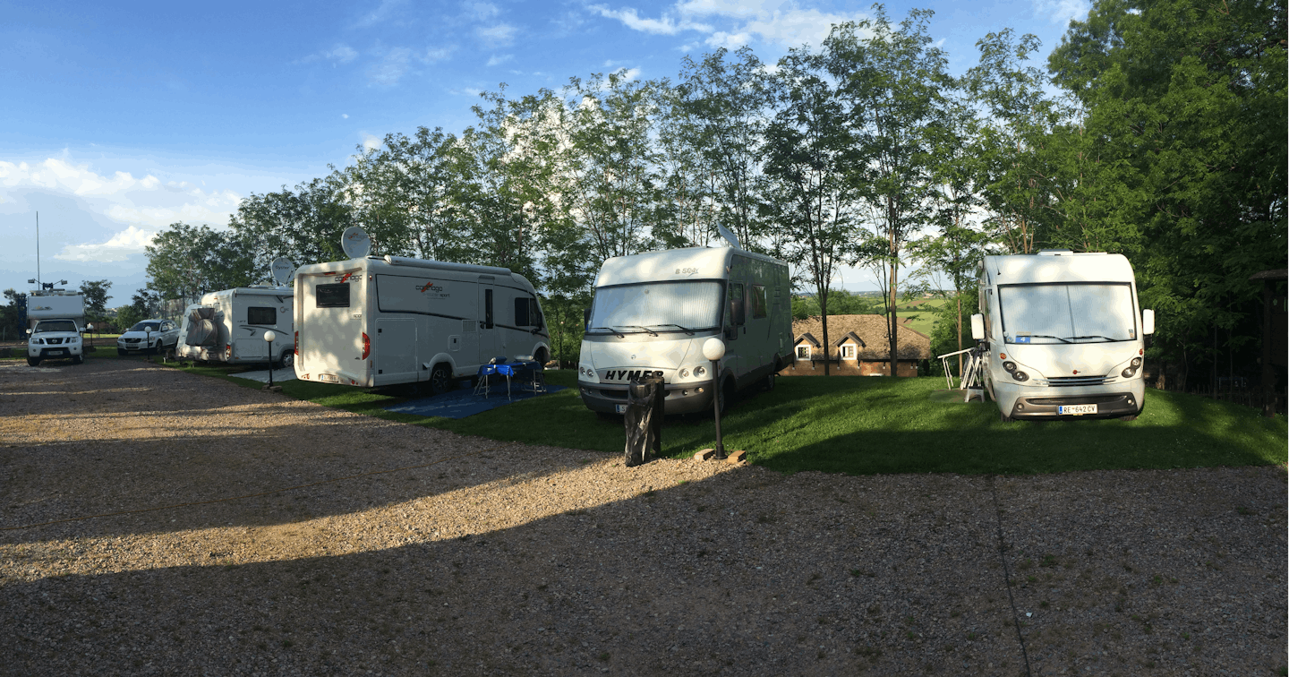 Zornića Kuća - Wohnmobil- und  Wohnwagenstellplätze auf dem Campingplatz