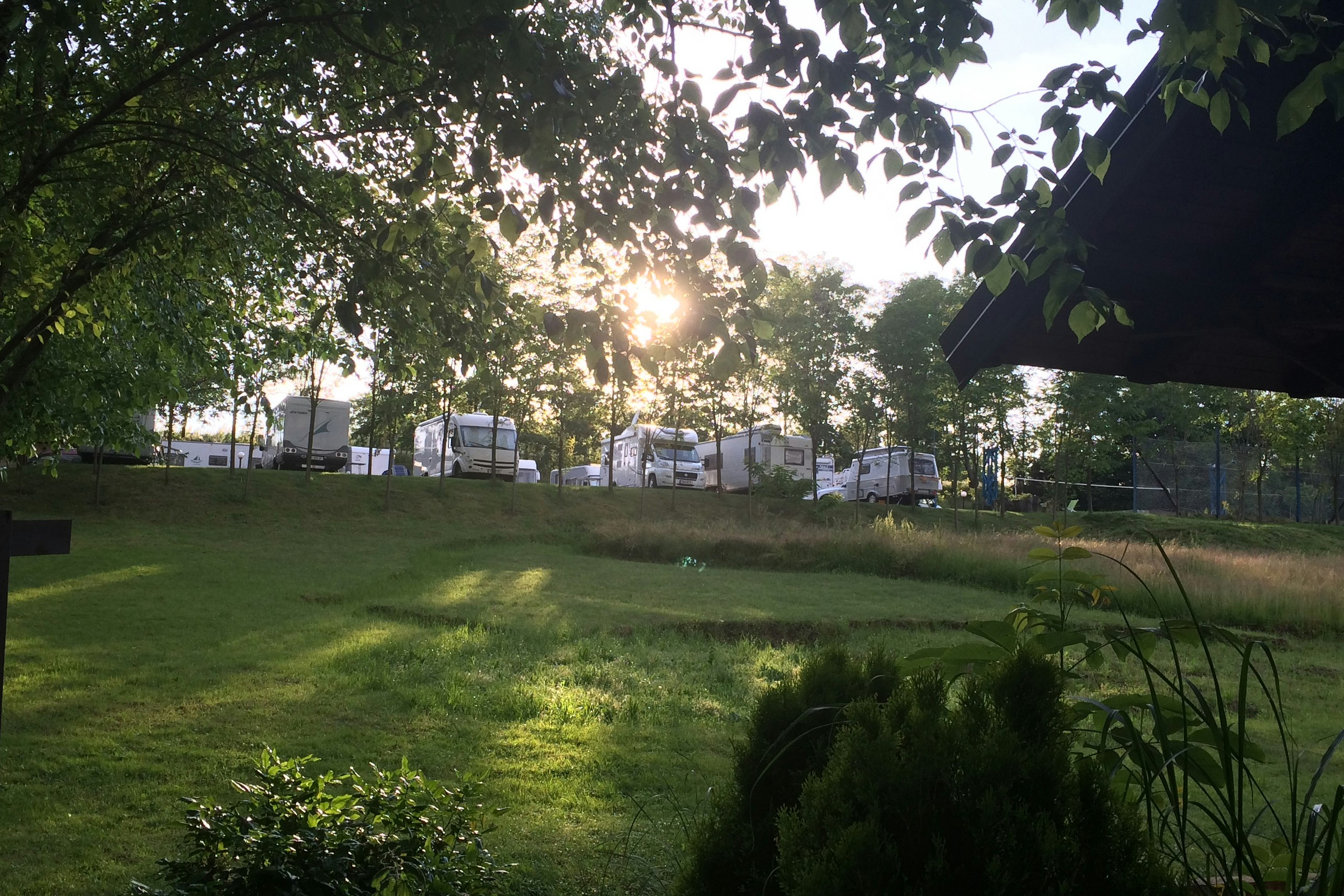 Zornića Kuća - Wohnmobil- und  Wohnwagenstellplätze im Grünen