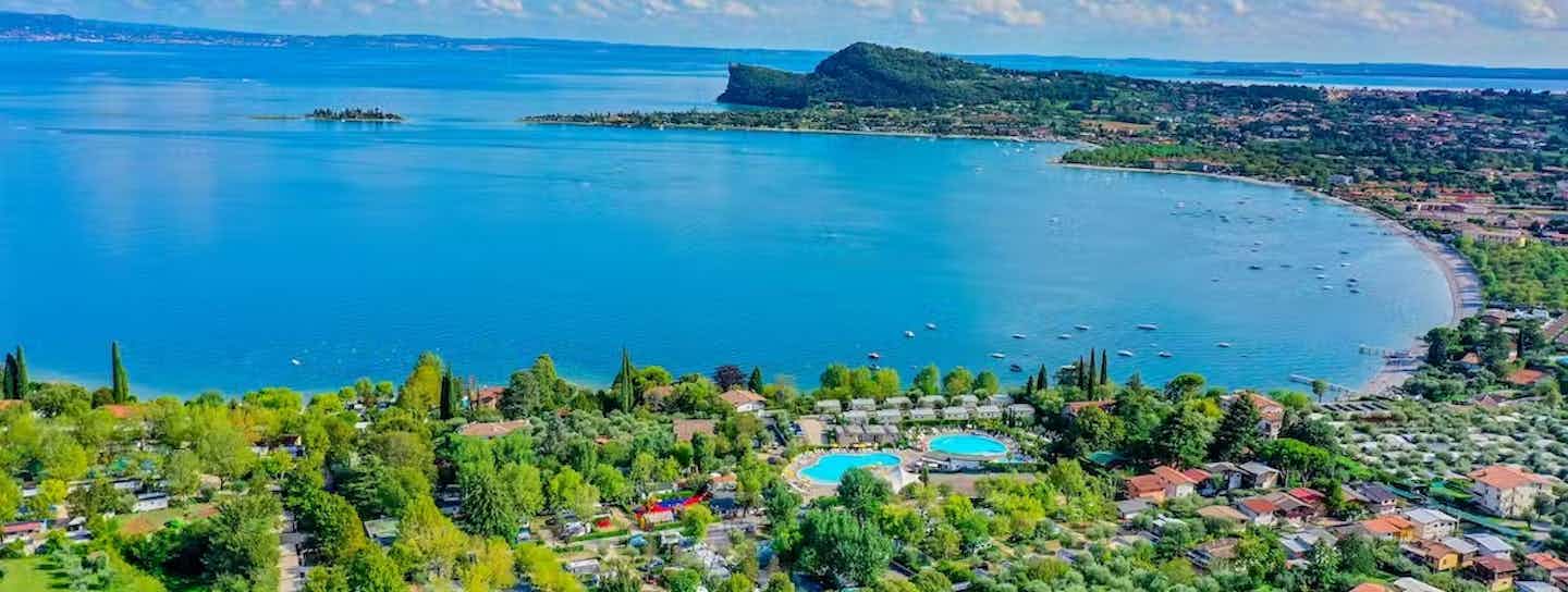 Campeggio con piscina sul lago di Garda