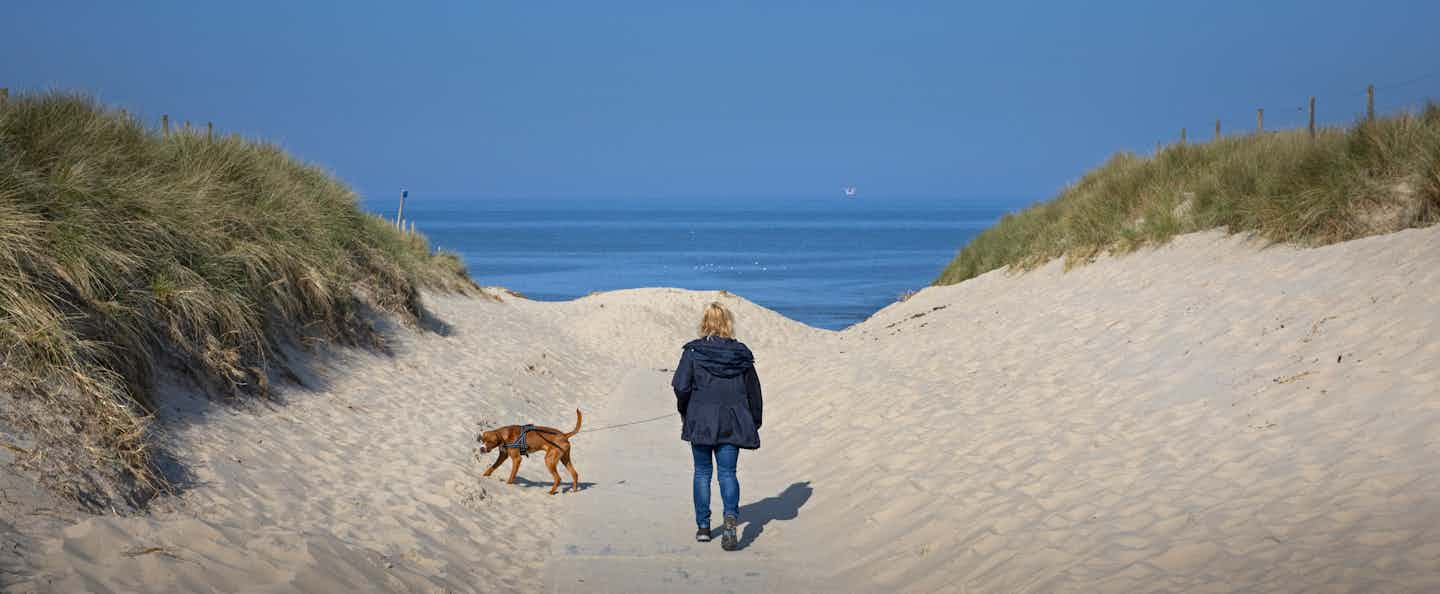 Camping sur la plage à la mer Baltique