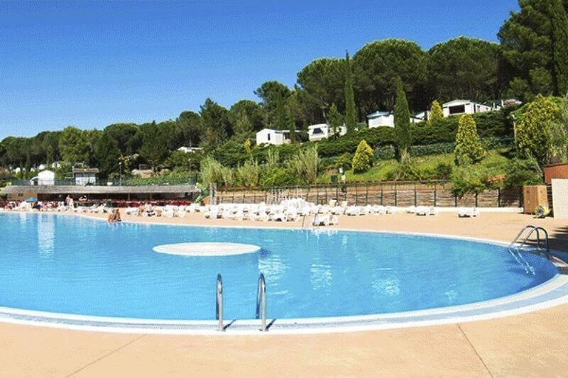 Ein Pool auf einem Campingplatz