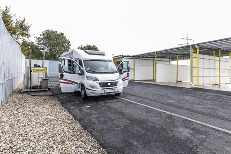 Wohnmobil reinigen in der SB Waschbox