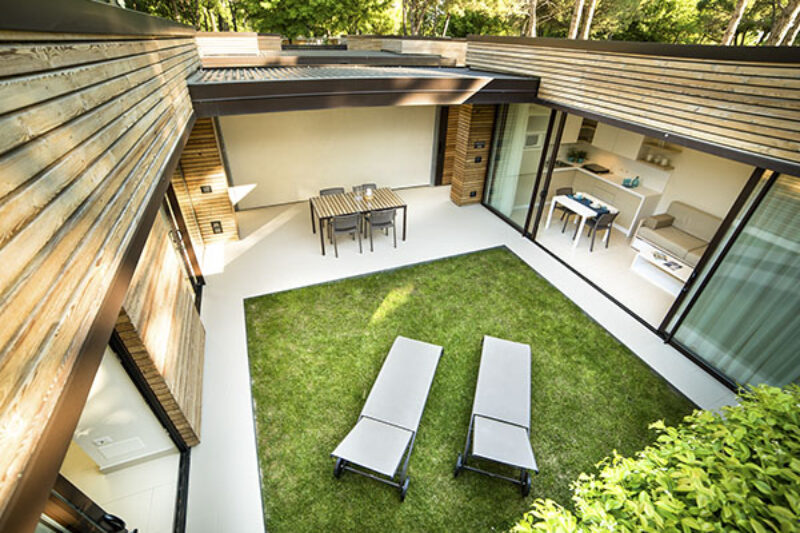 Villa mit Garten auf dem Campingplatz