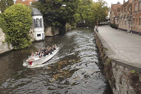 kanal-stadtfuehrung-auf-dem-wasser.png