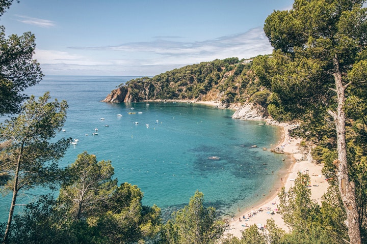 Camping-Cala-Llevad------Campingplatz-mit-Ausblick-auf-den-Strand-am-Mittelmeer.jpg