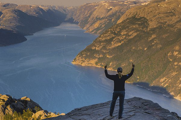 am-abend-auf-dem-preikestolen.png