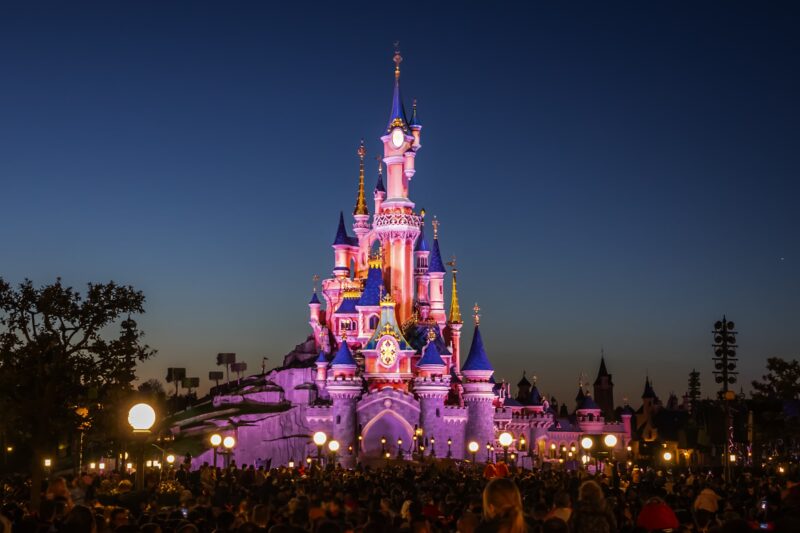 Nachtvorstellung in der Nähe von Dornröschenschloss im Disneyland Paris
