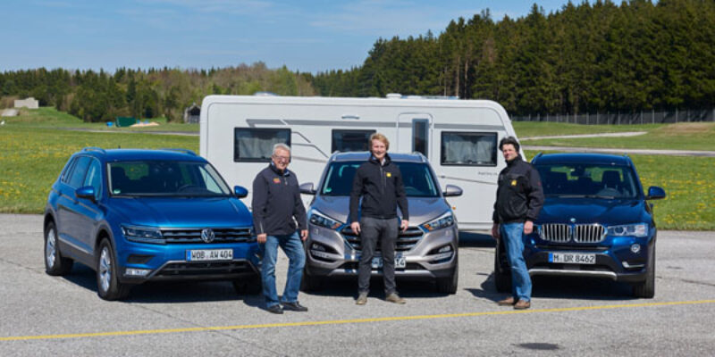 Drei SUVs und Campervan