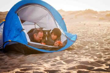 mit der Familie in Dünen campen