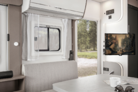 Vollintegrierte Wohnmobile: Komfortables Camping mit Panoramablick