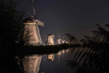 Holländische Windmühlen in der Nacht
