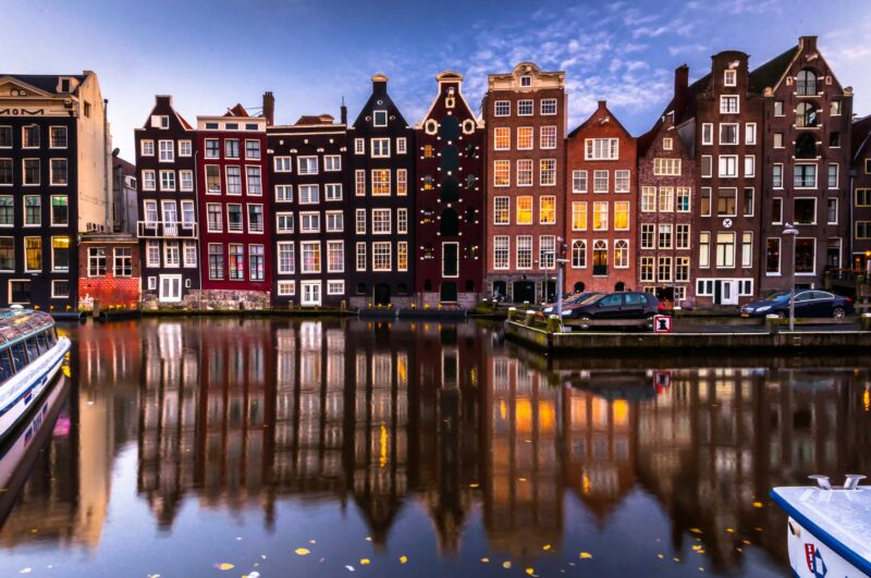 Nachtansicht von Amsterdam Kanal