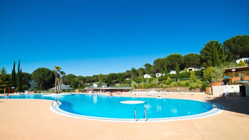 Ein Pool auf einem Campingplatz