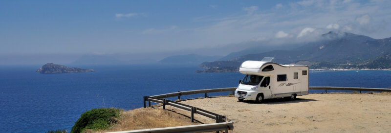 Wohnmobil am Meer in der Nähe vom Campingplatz