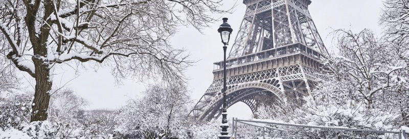 Der Eiffelturm bei Schnee