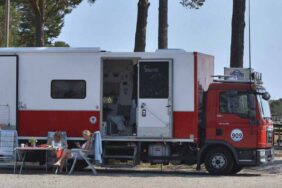 In der „Einraumwohnung“ on Tour: Über ein selbstgebautes Reisemobil