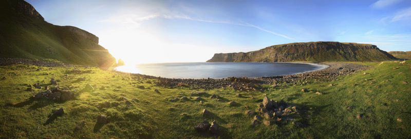 Traumhafte Landschaften wie hier am Tallisker Bay sind in Schottland garantiert.