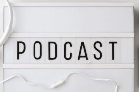 Auf die Ohren: Die besten Podcasts zum Thema Camping