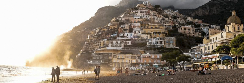 Die Städte an der Amalfi-Küste liegen an Steilhängen nahe der Küste.