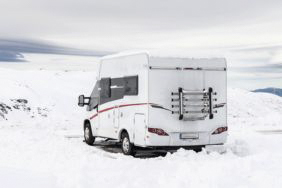 10 Dinge, die du beim Wintercamping nicht vergessen darfst + Checkliste
