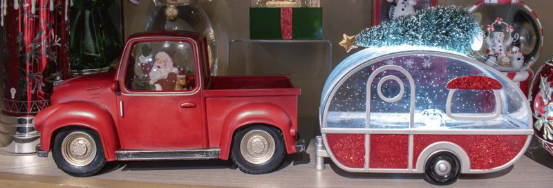header-weihnachtsmann-im-truck-mit-wohnwagen