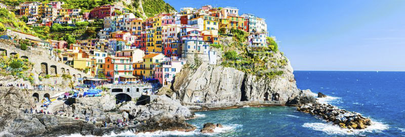 Charakteristisch am Nationalpark Cinque Terre: die unzähligen bunten Häuschen an Steilklippen.