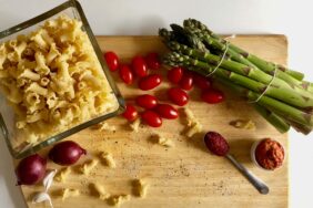 PiNCAMP kocht: Pasta mit grünem Spargel und Rinderstreifen