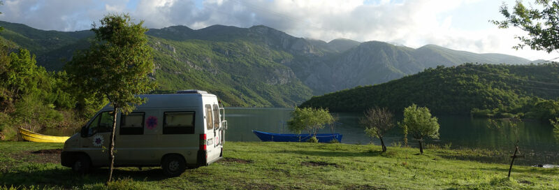 Wohnmobil auf dem Campingplatz Agora in Albanien