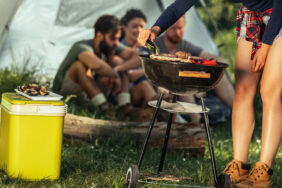 Cool unterwegs: Die richtige Camping-Kühlbox finden