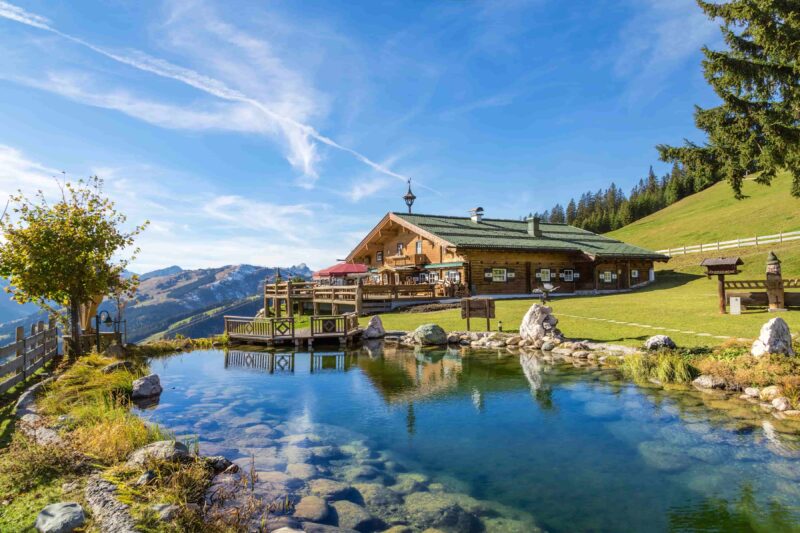 Bergchalet mit Schwimmteich, Österreich