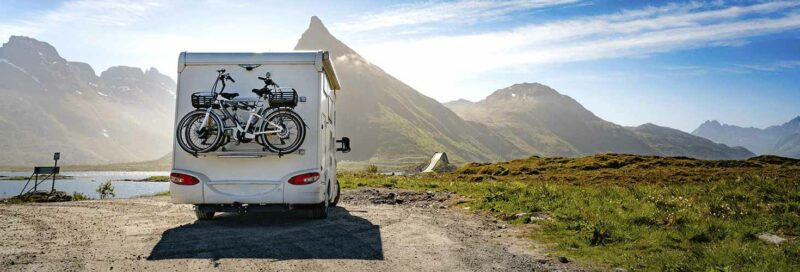 Wohnmobil vor wunderschönem Bergpanorama