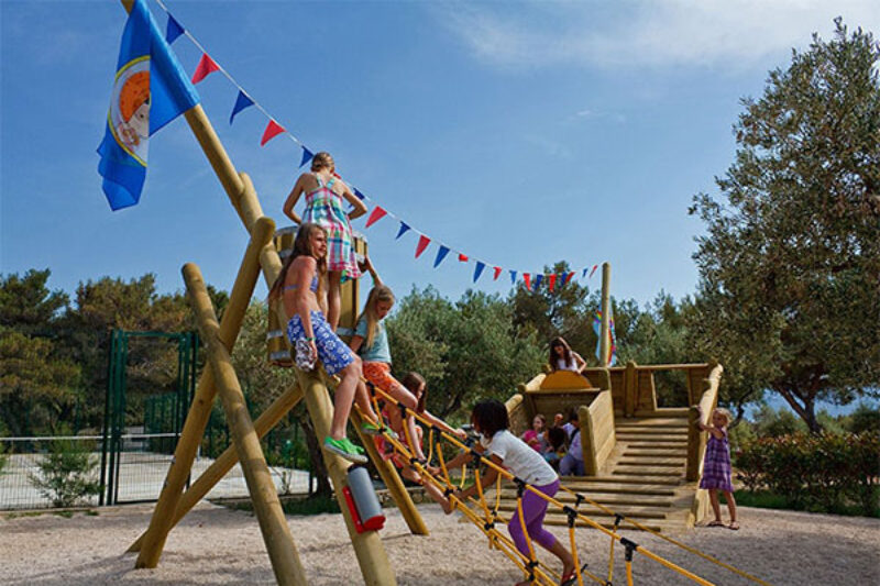 Kinderspielplatz auf dem Campingplatz Kovacine