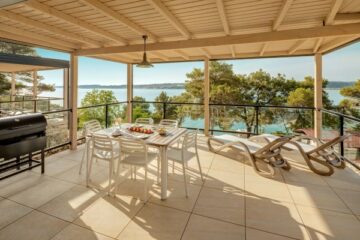 Terrasse mit Aussicht im Lanterna Premium Camping Resort.