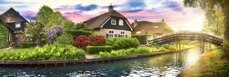 Wunderschöne Häuser am Kanal in Overijssel
