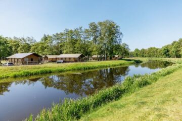 Fluss im Vakantiepark Twee Bruggen.