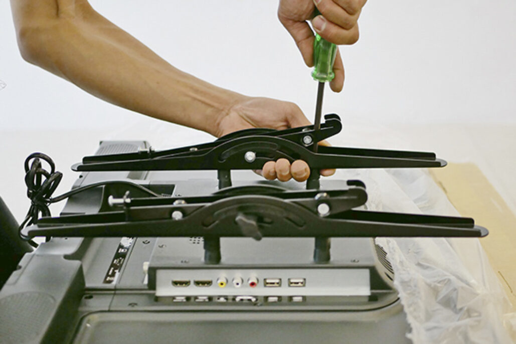 Fernsehhalterung für Wohnwagen: Kaufberatung+Tipps - Pincamp Magazin