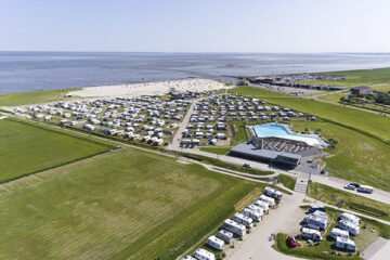 Camping am Nordseestrand aus der Vogelperspektive