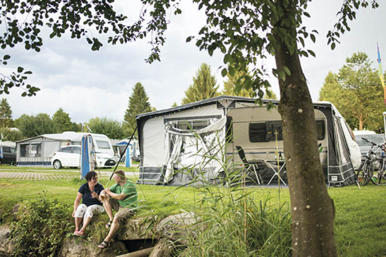 Camping mit Privatsanitär auf der Parzelle PiNCAMP by ADAC Camping mit Privatsanitär auf der Parzelle PiNCAMP by ADAC
