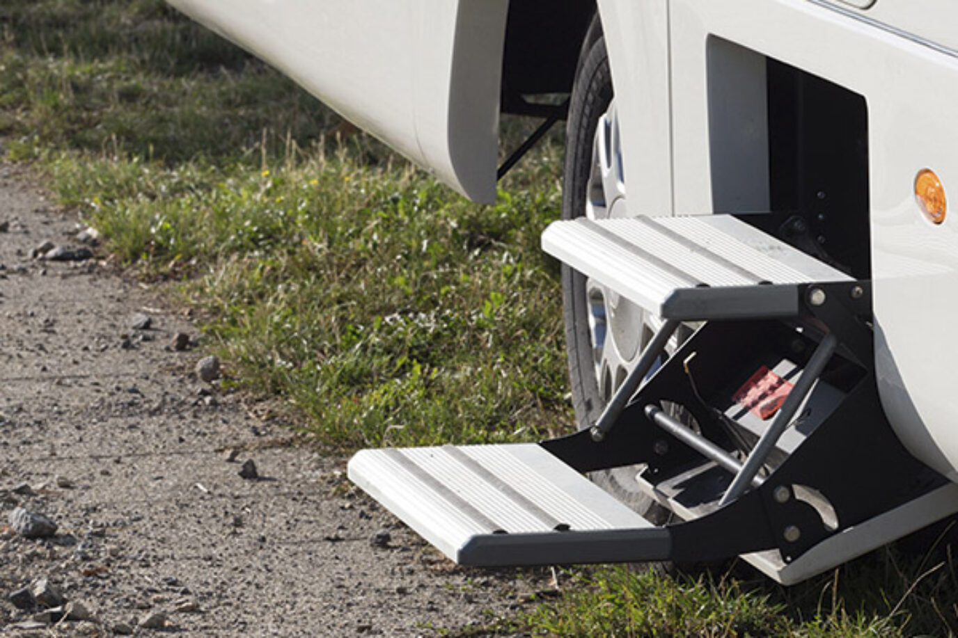 GXXINGIN Elektrische Wohnmobil-Stufe - Klappbare Alu-Treppe Mit LED-Beleuchtung
