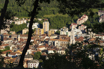 Die Stadt Gap von oben mit Blick auf die Kathedrale