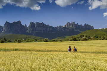 Sant Cristòfol mit Montserrat im Hintergrund