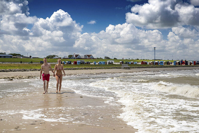 Auf dem 10 Hektar großen Nordseestrand warten insgesamt 600 Strandkörbe auf Gäste.