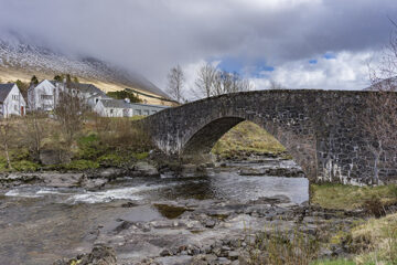 Steinbrücke von Orchy in Schottland