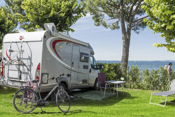 Wohnmobilstellplatz mit Blick auf den Gardasee